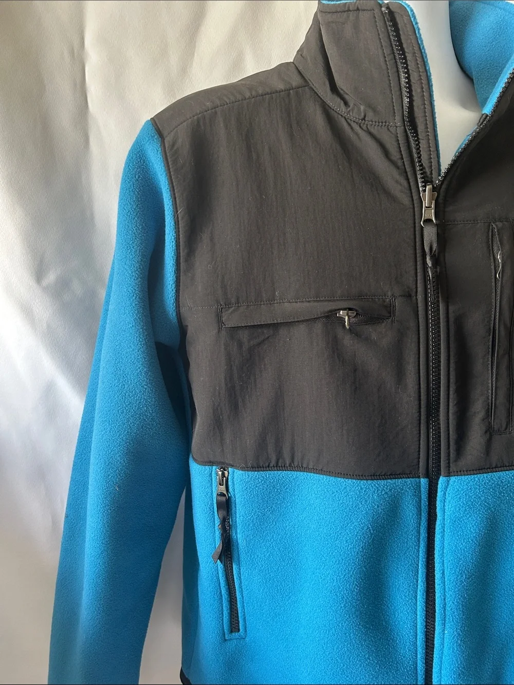 The North Face Men’s Size Small Black Nylon Blue Fleece Full Zip Jacket